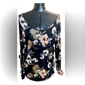 Nadine west Black floral pattern long sleeve round neck pullover top size medium